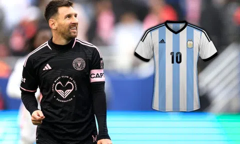 Messi có hành động 'đẳng cấp' trên chiếc áo đấu nhái của fan
