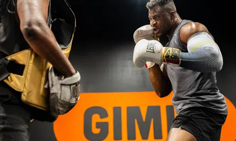 Francis Ngannou khoe vóc dáng ấn tượng trước thềm đấu Anthony Joshua