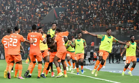 Bờ Biển Ngà, Nam Phi vào tứ kết AFCON với mưa thẻ đỏ và màn sút pen tệ hại