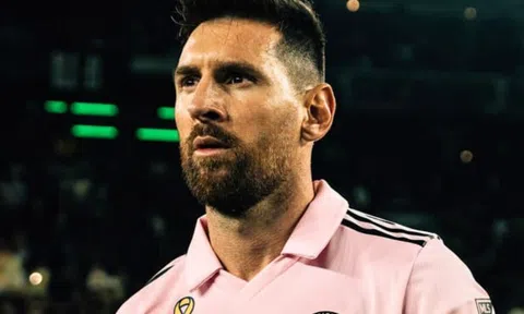 Messi nhận 'hình phạt' đau đớn từ fan