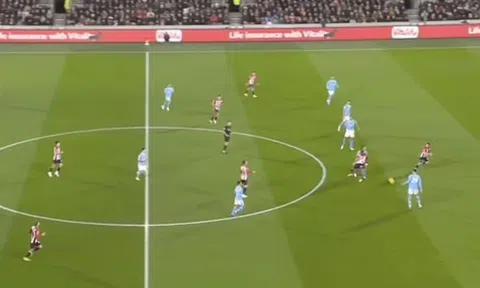 Brentford khai thác 'luật hiếm' ghi bàn vào lưới Man City