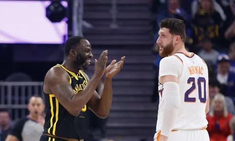 Draymond Green 'đấu võ mồm' đầy gay cấn với 'Quái thú Bosnia'