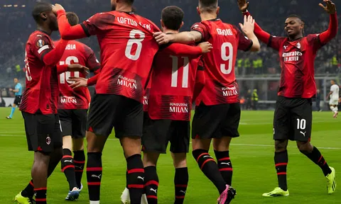 Hàng công thăng hoa, AC Milan đè bẹp Rennes để đặt 1 chân vào vòng trong