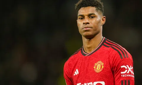 Marcus Rashford 'dính bẫy việt vị' ngoài sân cỏ