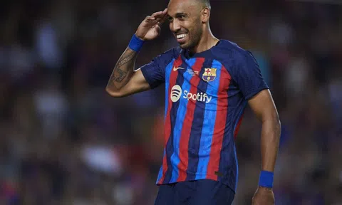 CHÍNH THỨC: Cựu sao Barca đi vào lịch sử Europa League