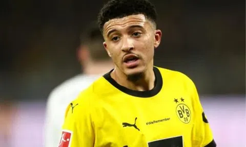 68 phút tại C1, fan Dortmund đòi trả Sancho về MU