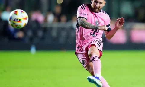 VIDEO: Messi bị từ chối siêu phẩm ngay trong gang tấc