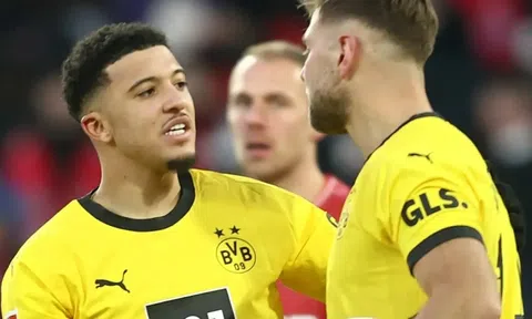 Jadon Sancho tiếp tục bị 'dìm' không thương tiếc