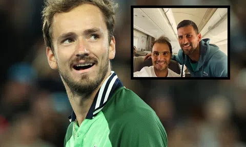 Daniil Medvedev ngỡ ngàng trước cảnh "tình bể bình" của Nadal và Djokovic