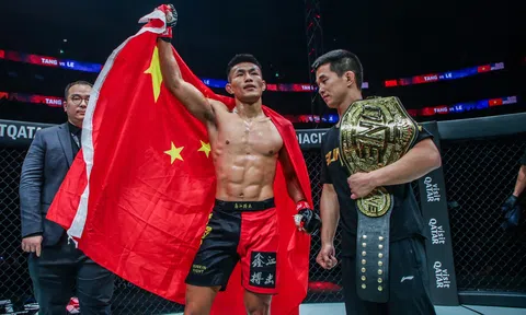 ONE 166: Mặc quần ngủ lên sàn đấu, Thành Lê “ngủ gục” sau cú đấm của Tang Kai