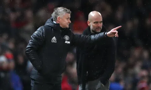 Khắc tinh của Man City được réo tên ngay trước thềm derby Manchester