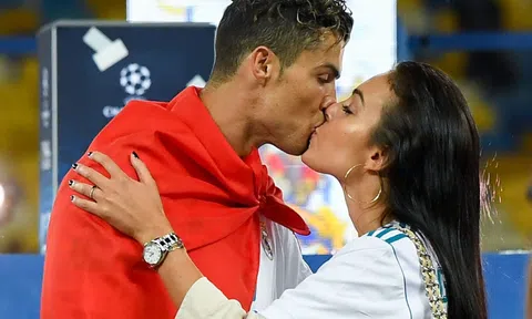 Bạn gái tiết lộ thời điểm giải nghệ của Cristiano Ronaldo