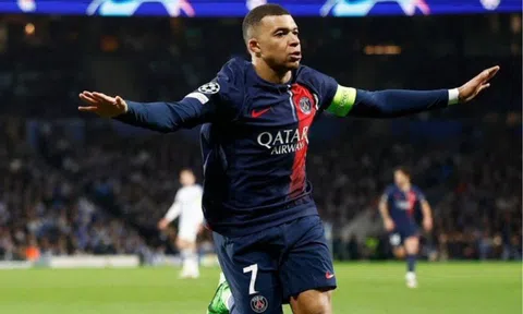 Mbappe ghi bàn tuyệt đẹp, vì sao trọng tài phải dừng trận đấu?