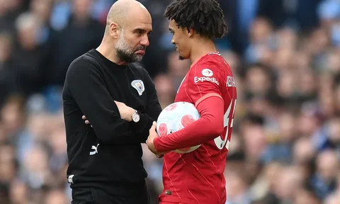 Pep trả lời sau khi bị Arnold 'mỉa mai' về chức vô địch