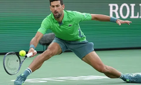 Djokovic tiệm cận kỷ lục của đại kình địch