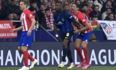 Ngôi sao Inter 'chơi chiêu hiểm' với cầu thủ Atletico