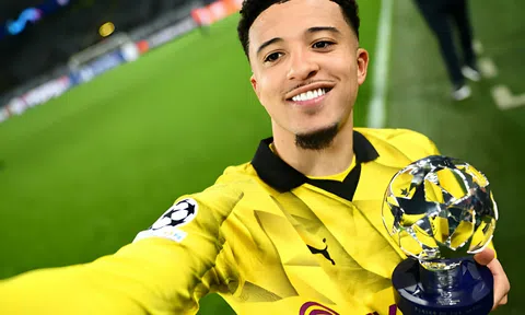 Sancho hoá 'người hùng' của Dortmund, CĐV chế giễu Man Utd không thương tiếc