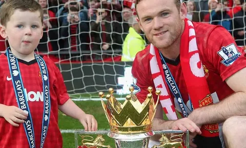 Cha nào con nấy, quý tử nhà Rooney lập hat trick đẳng cấp