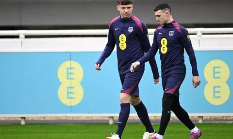Phil Foden càng đáng sợ, Southgate càng đau đầu
