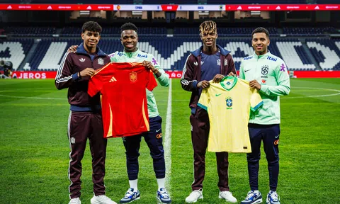 Hình ảnh ý nghĩa trước trận giao hữu giữa ĐT Tây Ban Nha với ĐT Brazil
