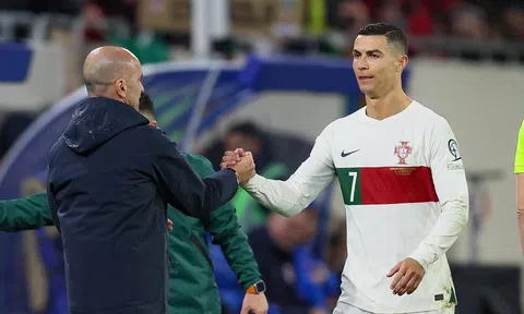 HLV ĐT Bồ Đào Nha: "Ronaldo thi đấu như thể ở tuổi 20"