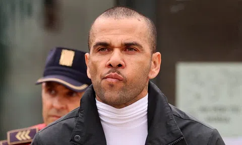 CHÍNH THỨC: Dani Alves được thả tự do