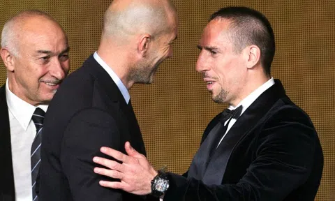 Zidane gia nhập 'ông kẹ' châu Âu, xác nhận luôn trợ lý số 1