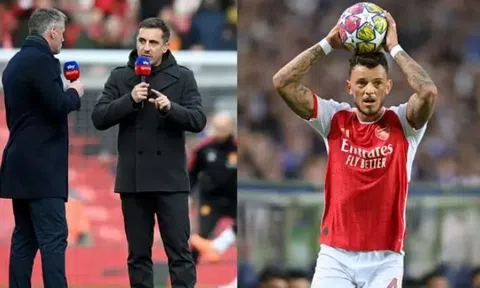 Gary Neville và Jamie Carragher bất đồng vì Ben White