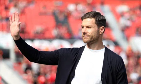 Xabi Alonso khước từ cả Bayern lẫn Liverpool để chờ ghế HLV Real Madrid
