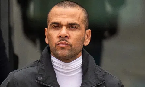 Ra tù chưa lâu, Dani Alves dính tiếp cáo buộc ở quê nhà Brazil