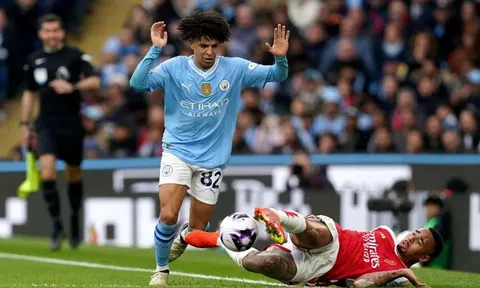 Cựu cầu thủ Man City lên tiếng phản đối hành động của fan ở Etihad