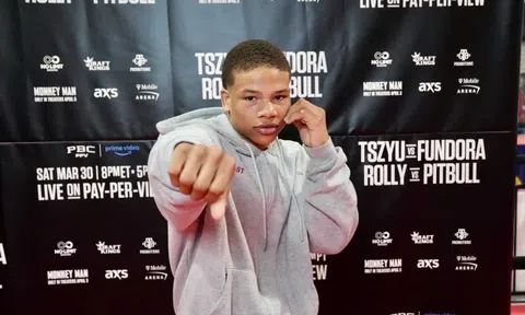 Chỉ 3 trận, truyền nhân của Floyd Mayweather đã lọt top 15 võ sĩ hàng đầu