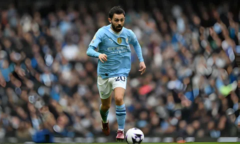 HÀI HƯỚC: Bernardo Silva "lầy lội" khiến NHM không khỏi bật cười