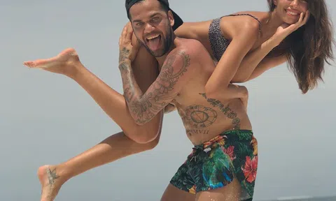 Dani Alves tình tứ bên 'vợ cũ' như chưa hề có cuộc chia ly