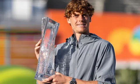 Jannik Sinner làm điều không ai ngờ tới sau khi lên ngôi số 2 thế giới