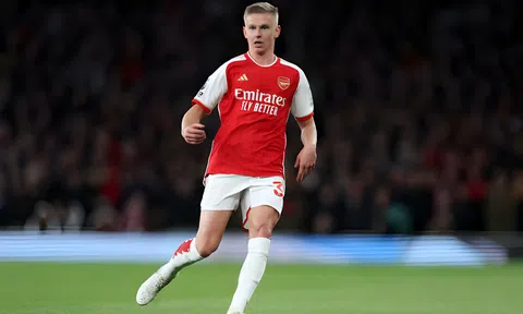 Rời Arsenal, Zinchenko bất ngờ thông báo sẵn sàng tham gia chiến đấu tại quê hương