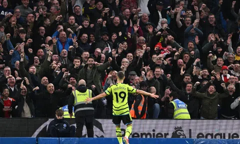 Fan Arsenal mê mẩn với pha ăn mừng bàn thắng của Trossard