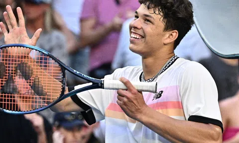 Kết quả tennis 8/4: Sao trẻ Ben Shelton xưng vương trên sân nhà