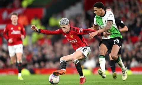 Carragher phát ngán với Liverpool, chê Man Unied ‘lạc lối’