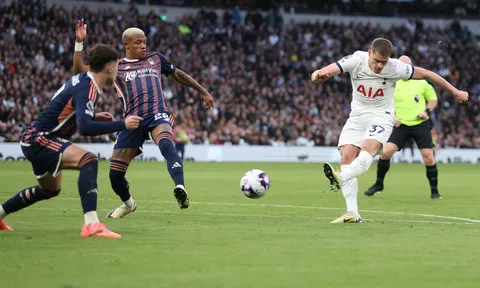 Van de Ven lập siêu phẩm cháy lưới Nottingham Forest
