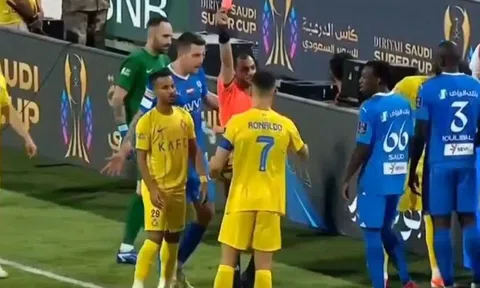 HLV Al Hilal nói thẳng về thẻ đỏ của Ronaldo