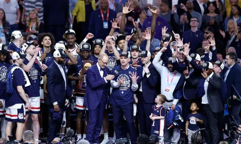 UConn Huskies hai lần liên tiếp vô địch giải bóng rổ sinh viên hấp dẫn nhất hành tinh