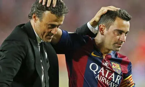 Xavi ca ngợi thầy cũ trong ngày tái ngộ