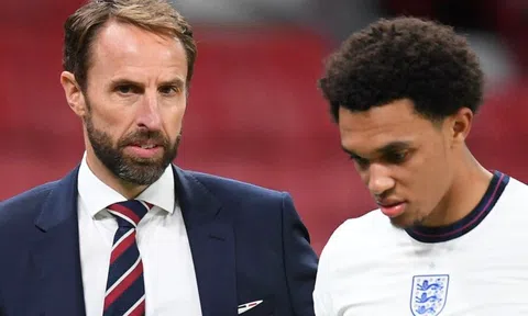 Arnold chỉ thẳng vị trí mình thích nhất với Southgate