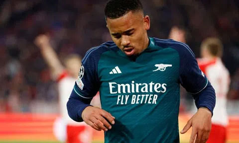 Sao Arsenal bị chỉ trích dữ dội vì hành động sau trận thua Bayern Munich