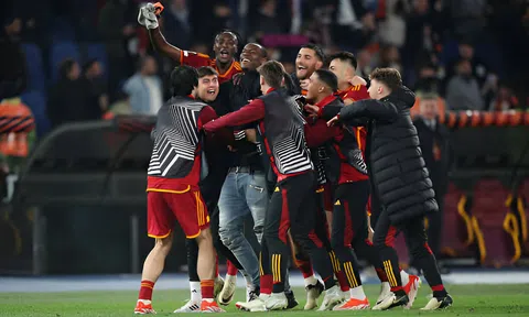 Cầu thủ Roma thể hiện hành động đẹp sau trận thắng Milan