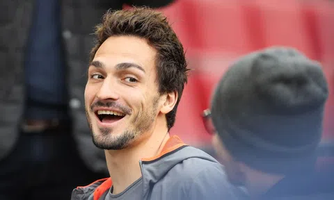 Mats Hummels 'đá xoáy' các đội bóng tại Premier League