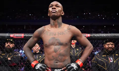 Israel Adesanya “bay” nửa tỷ vì tin nhầm người
