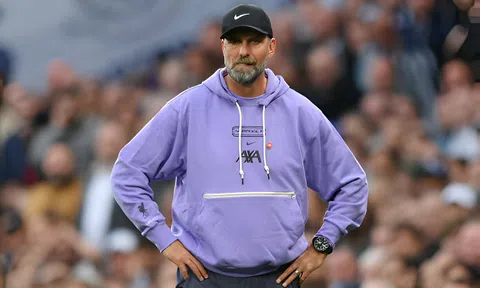Sau CĐV Everton, Klopp tiếp tục bị 'dí' không thương tiếc