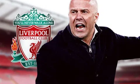 HLV Arne Slot chính thức lên tiếng việc đến Liverpool